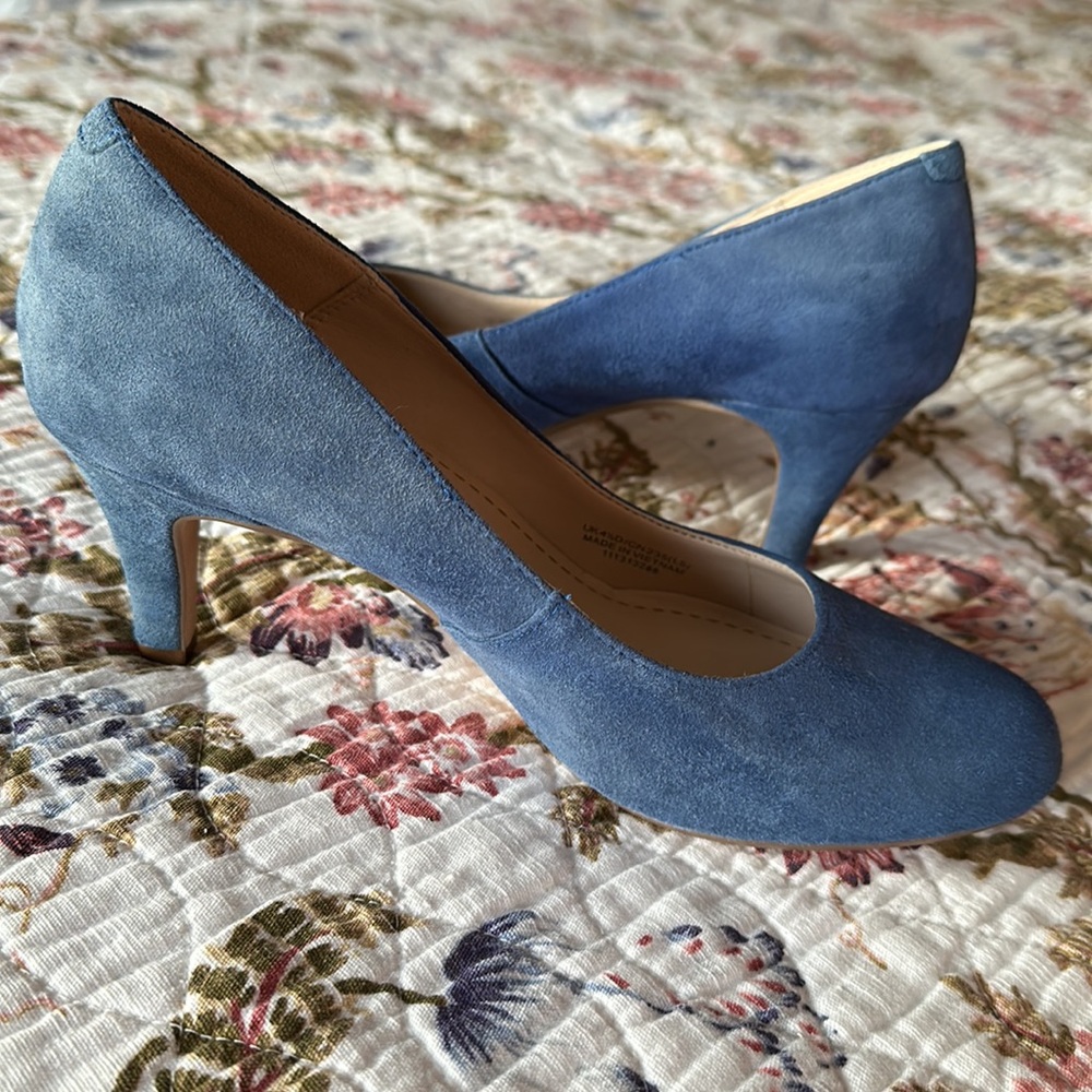 Clarks UK Royal Blue Suede Pumps Size 7/7.5 US - New Without Box